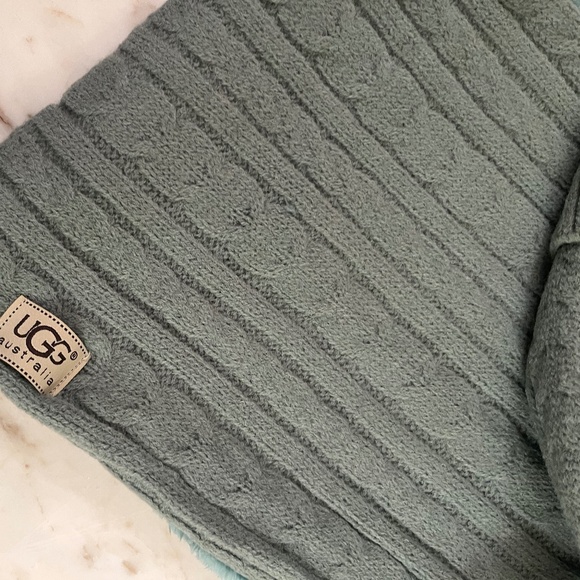 - UGG Sweather Weather Vintage Green  Fleece  pom pom hat infinity scarf set NWT - Picture 6 of 6